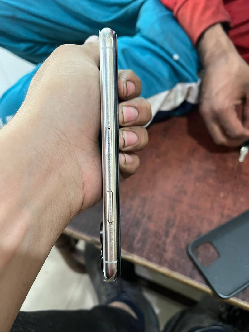 Apple iPhone 11 Pro 5