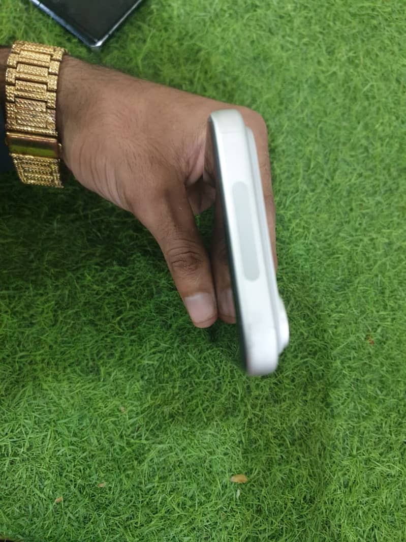Apple iPhone 17 Pro Max 4