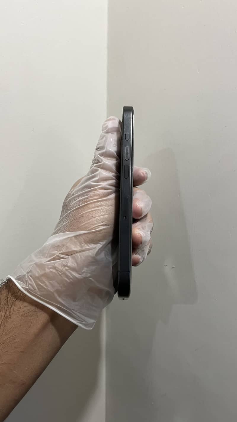 Apple iPhone 15 Pro 4