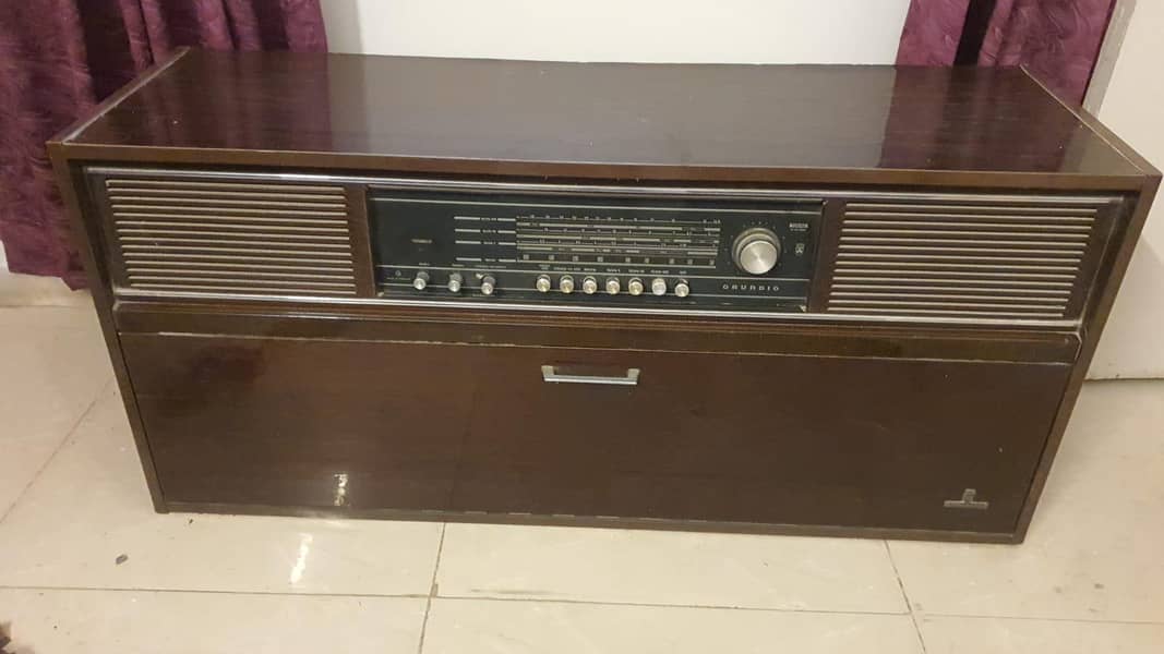 antique Radiogram 0