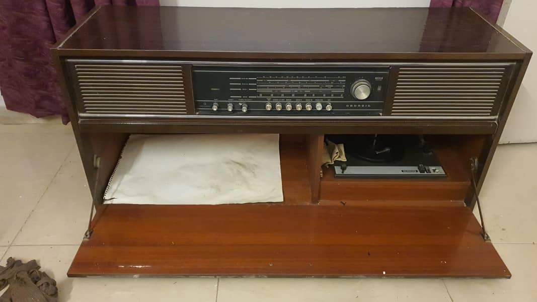 antique Radiogram 1