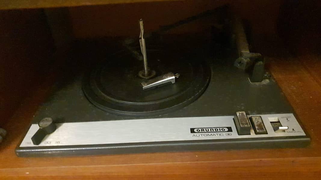 antique Radiogram 3