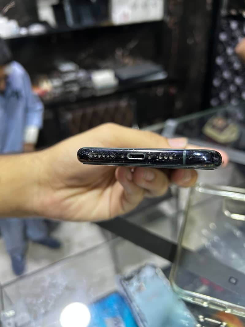 Apple iPhone 11 Pro 2