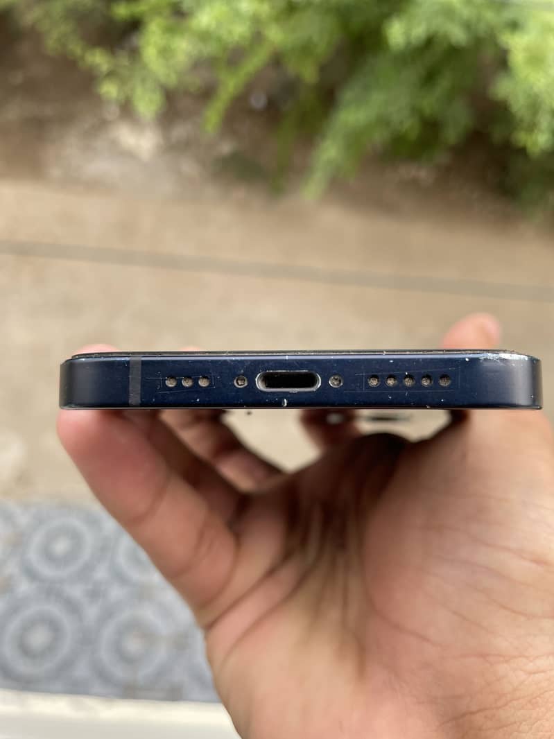 iPhone 12 4