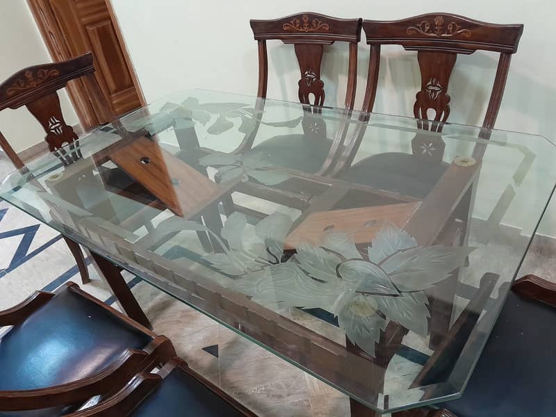 Dining table 0