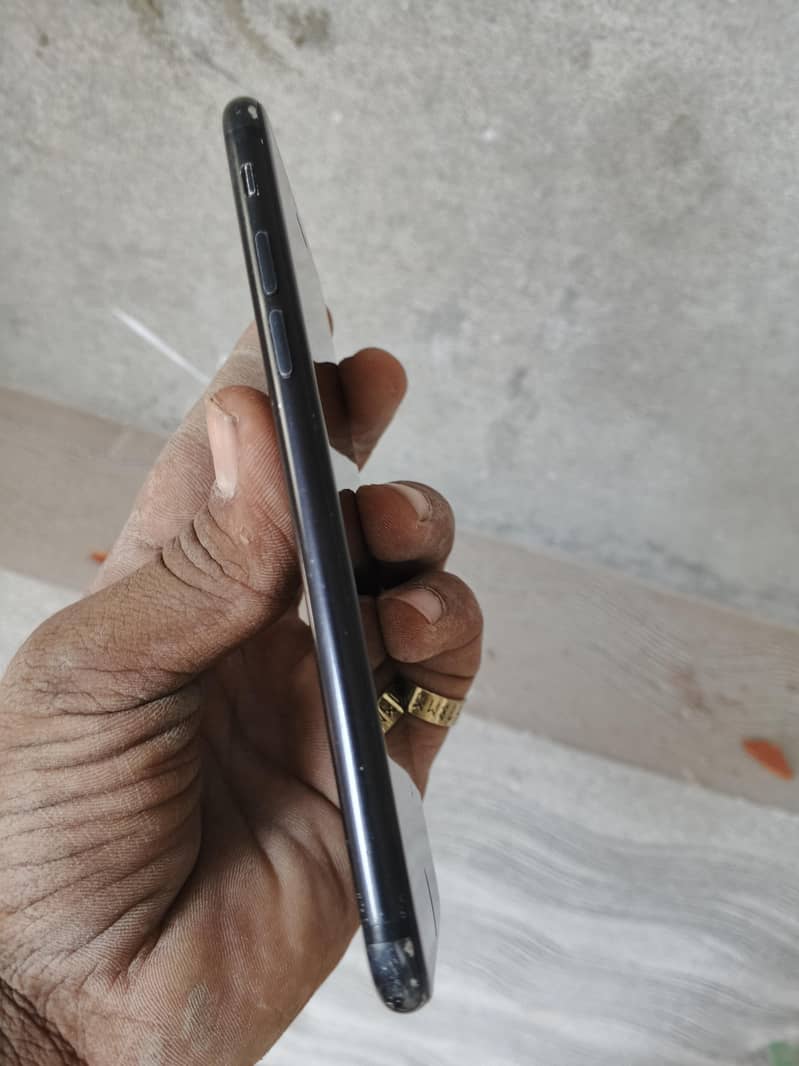 Apple iPhone 7 3