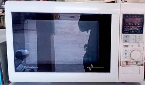 Dawlance Microwave Oven – Excellent Working Condition | Urgent Sale
