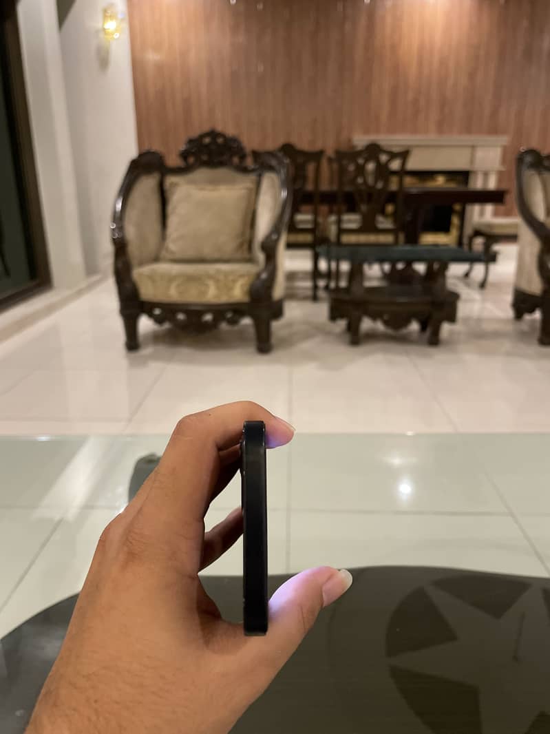 Apple iPhone 12 4