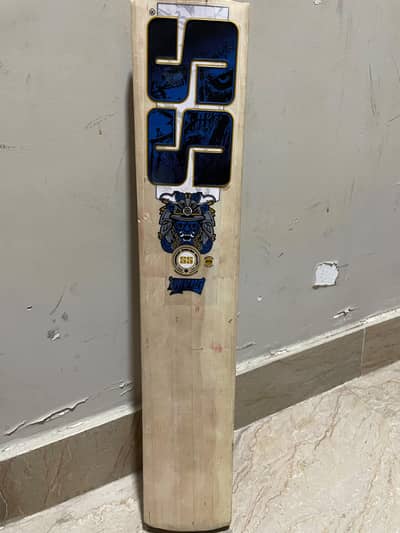 SS KASHMIR WILLOW BAT ALMOST BRAND NEW FOR SALE