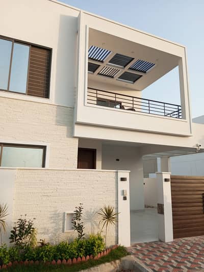 272 saq yard plot precinct 8 for sale loop Road best location