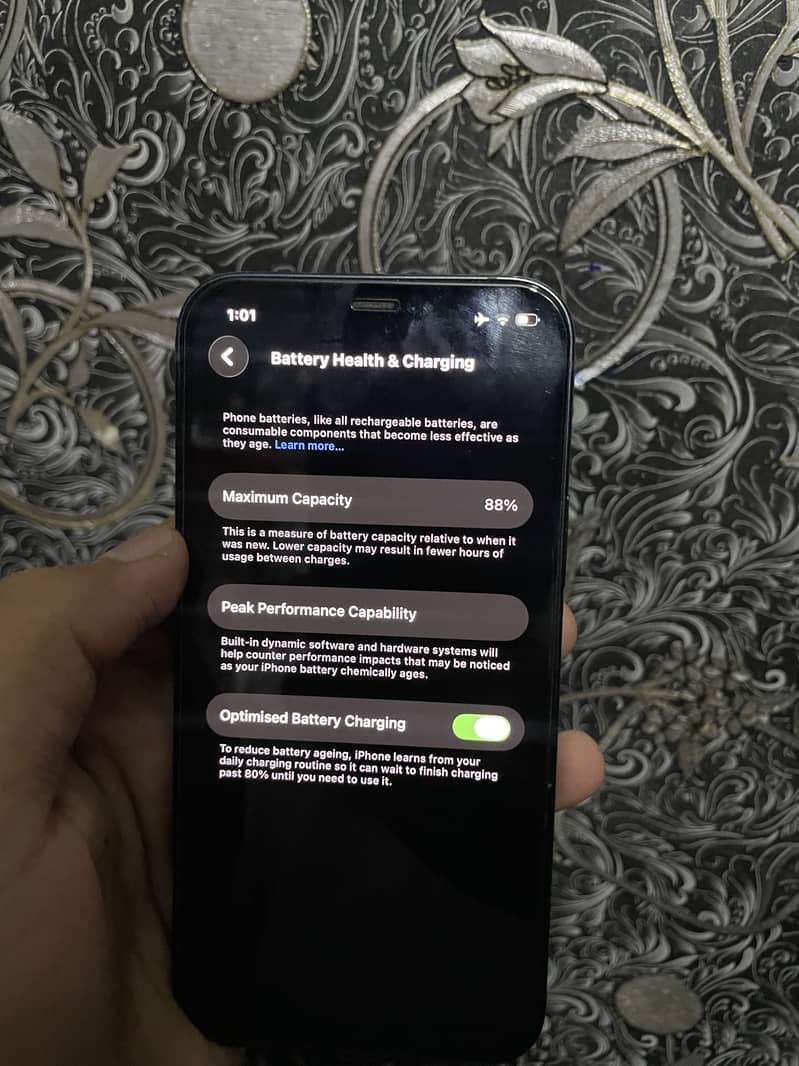 Apple iPhone 12 4