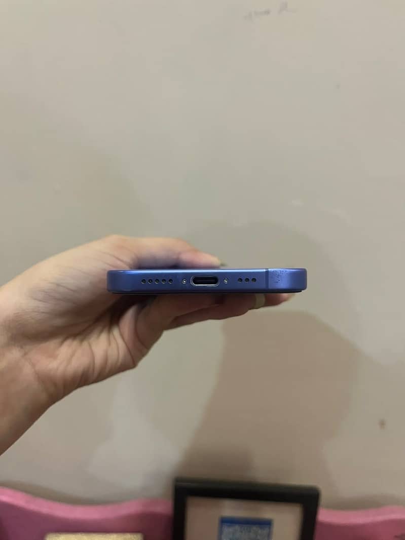 Apple iPhone 16 Pro 1