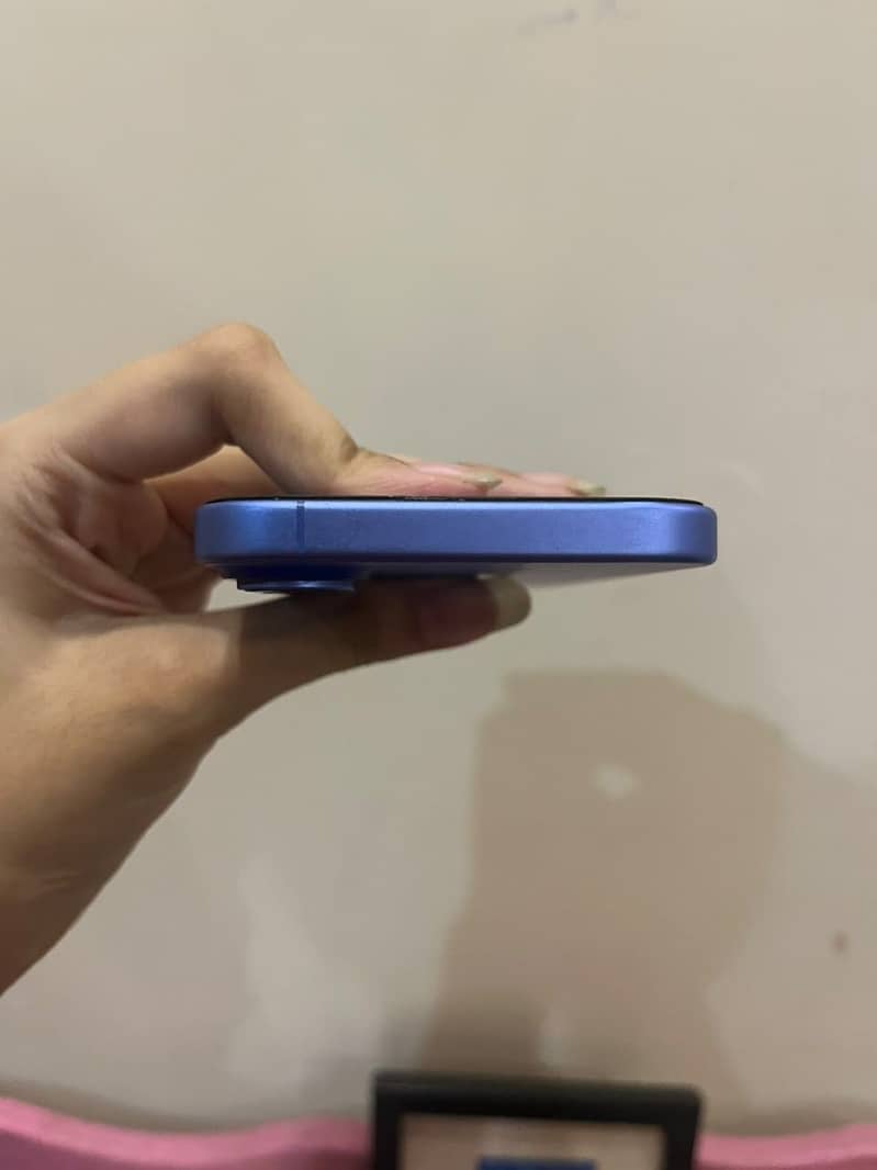 Apple iPhone 16 Pro 3