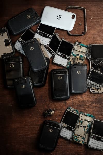 BlackBerry Mobile Spare Parts & Genuine Batteries  . . Diffrent Price