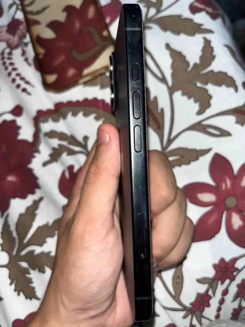 Apple iPhone 16 2