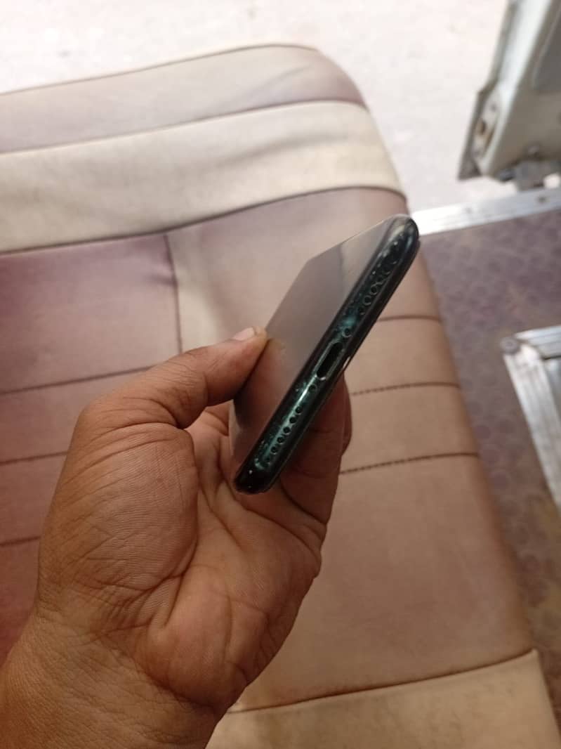 Apple iPhone 7 0