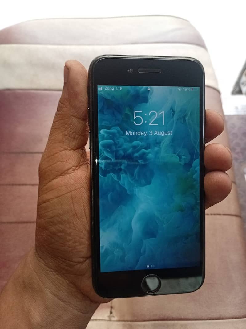 Apple iPhone 7 1