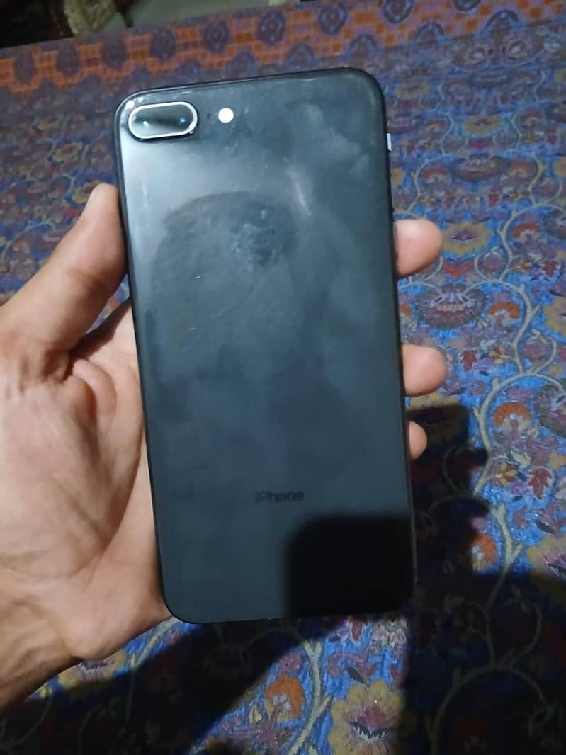 Apple iPhone 8 Plus 1