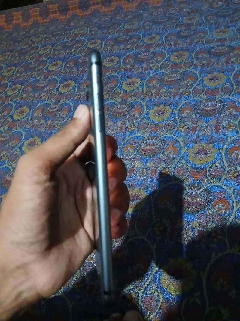 Apple iPhone 8 Plus 4