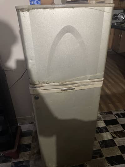 Selling dawlance fridge condition 8/10