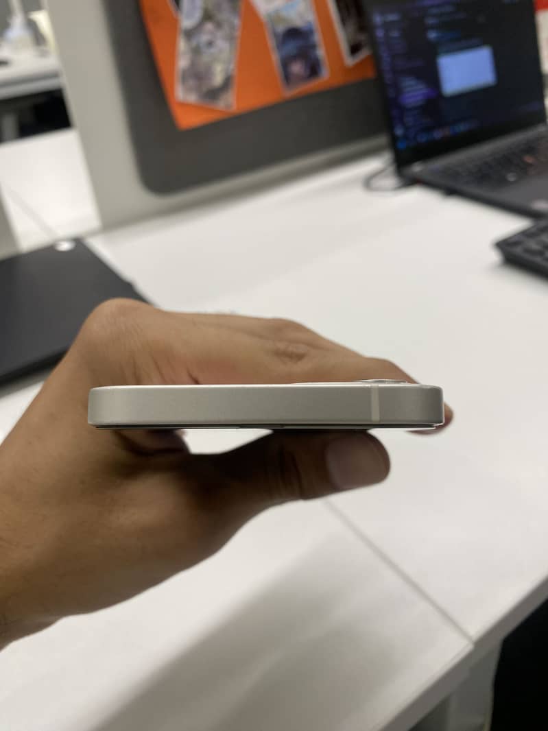 Apple iPhone 12 4