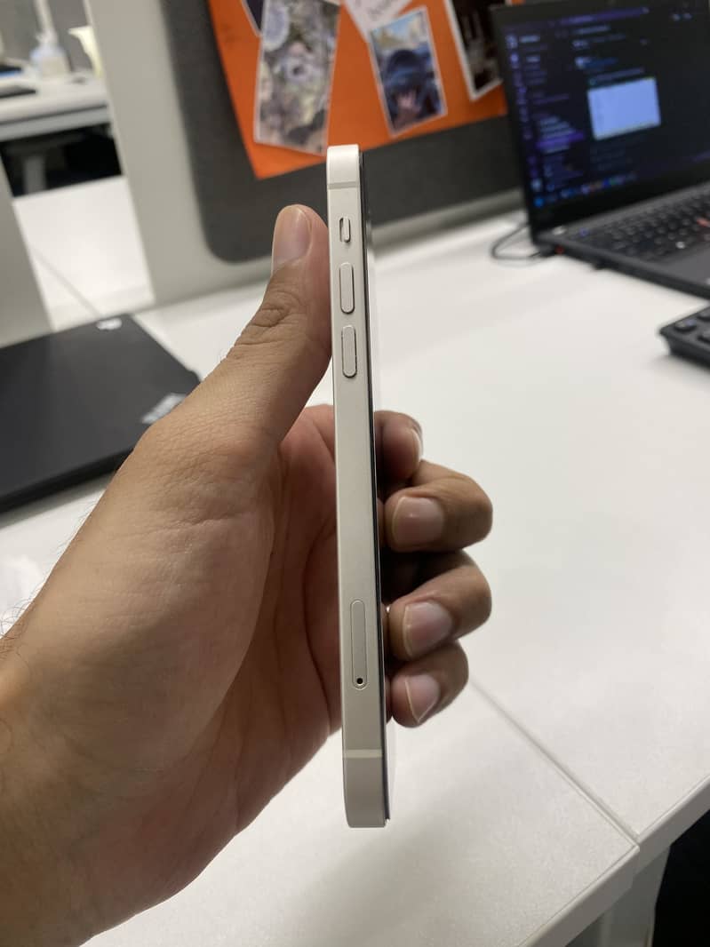 Apple iPhone 12 6