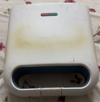 Sandwich Maker 750W – Good Working Condition