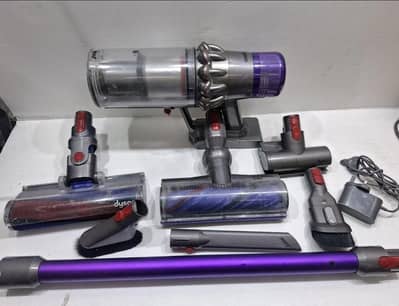 DYSON V11 DIGITAL VACUUM CLEANER LATEST MODEL LIKE NEW CONDITION