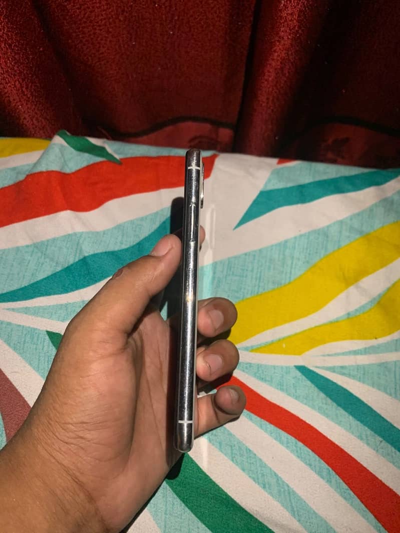 Apple iPhone X 6