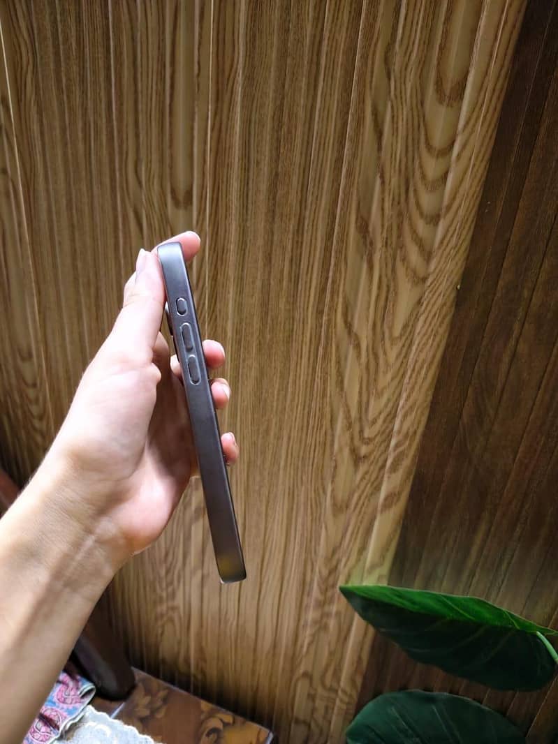 Apple iPhone 15 Pro 6