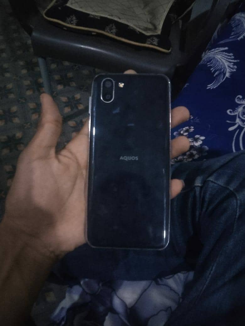 Sharp Aquos R2 1