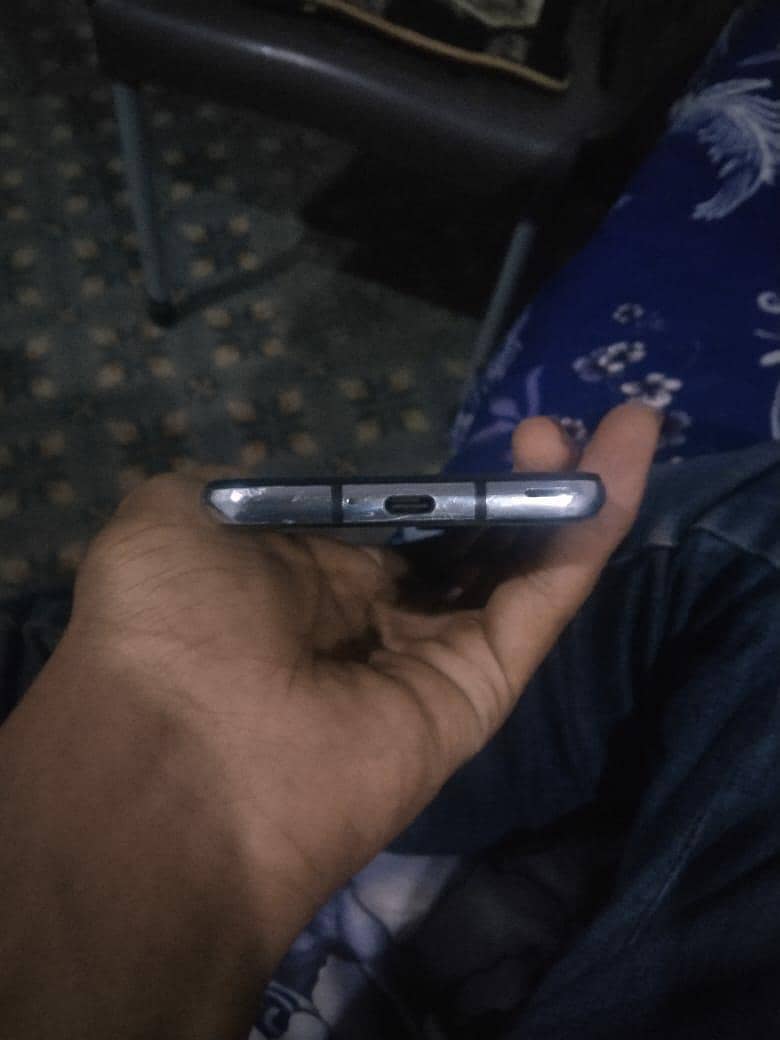 Sharp Aquos R2 2