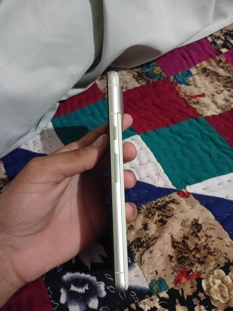 Google Pixel 7 4