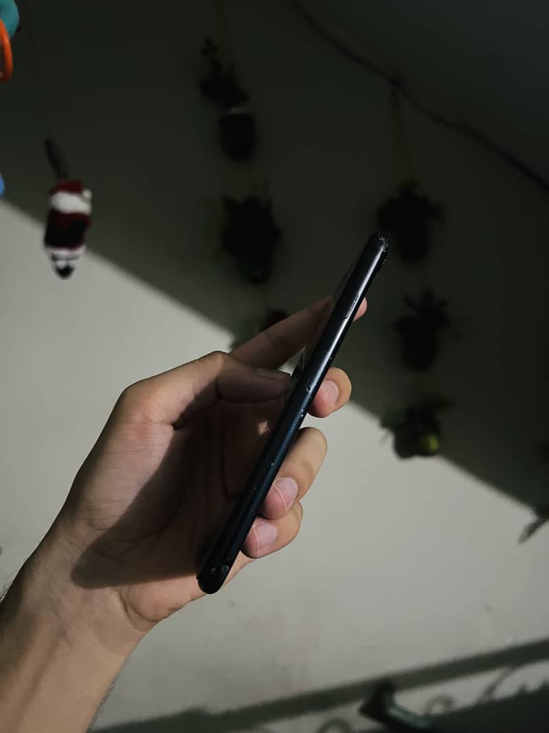 Apple iPhone 7 3