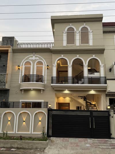 Luxury Owner Built House for Sale | Premium Block | Near Arcade Mall & Main Market | Fully Developed Area with All Facilities | Investor Price | Urgent Sale