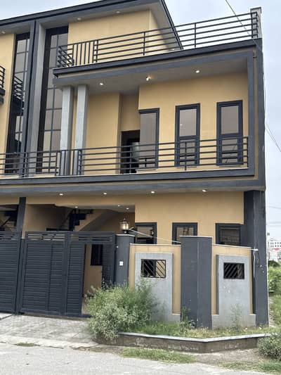 Luxury Owner Built House for Sale | Premium Block | Near Arcade Mall & Main Market | Fully Developed Area with All Facilities | Investor Price | Urgent Sale