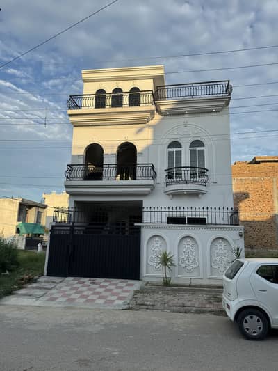Luxury Owner Built House for Sale | Premium Block | Near Arcade Mall & Main Market | Fully Developed Area with All Facilities | Investor Price | Urgent Sale