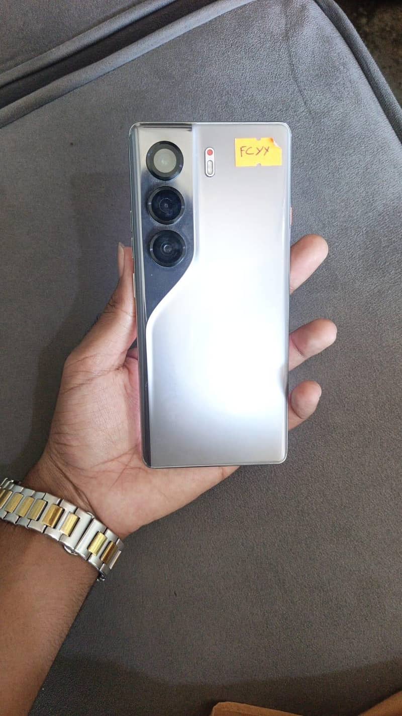 Tecno camon 40 pro 0