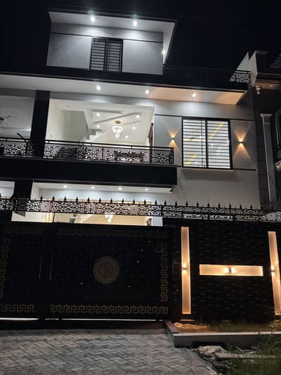 Owner Built 5 Marla Full Double Story Luxury House | Premium Block | Near Main Market | Investor Rate | 7 Emergency Sale | With 7 Bed rooms
