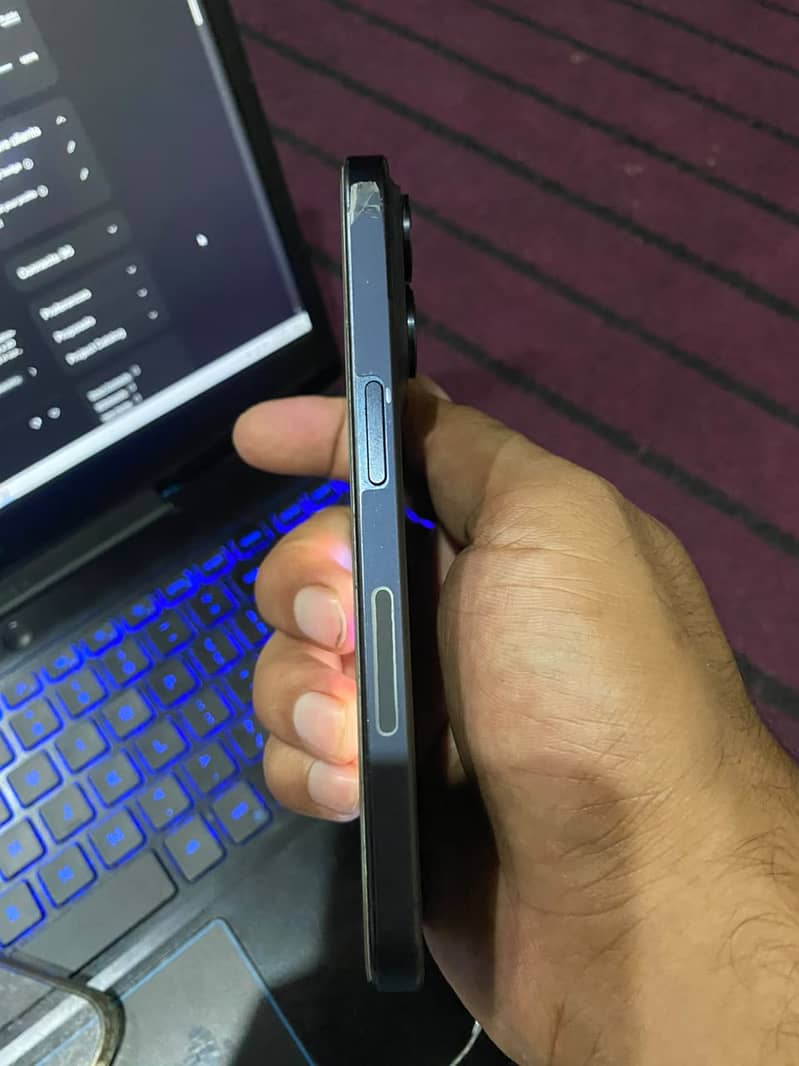 Apple iPhone 15 Pro 4