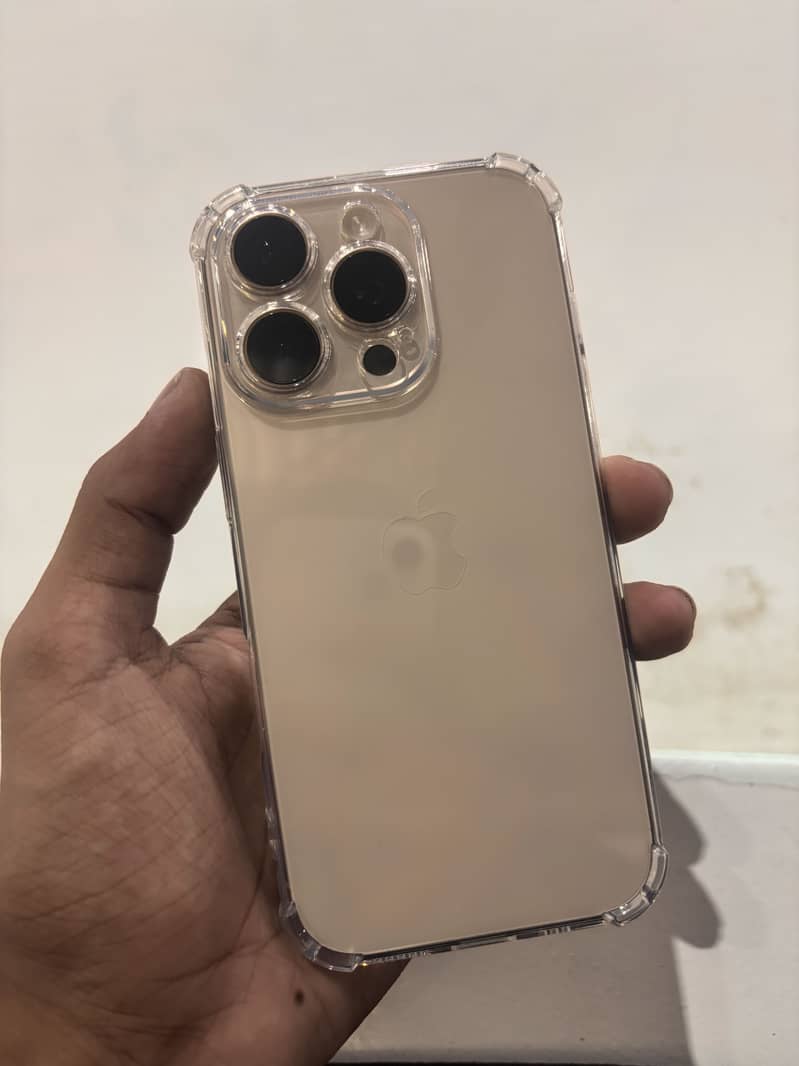 Apple iPhone 16 Pro 0