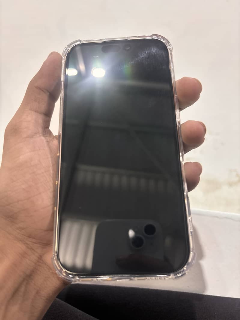 Apple iPhone 16 Pro 3