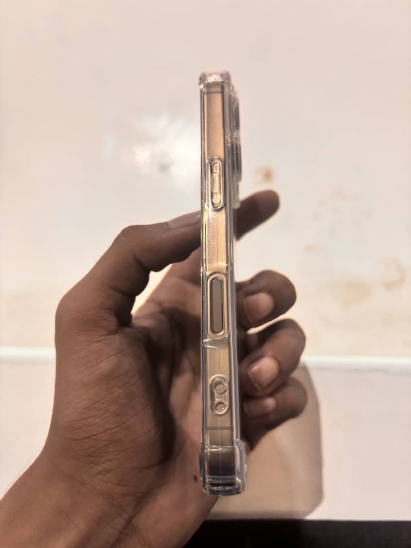 Apple iPhone 16 Pro 4
