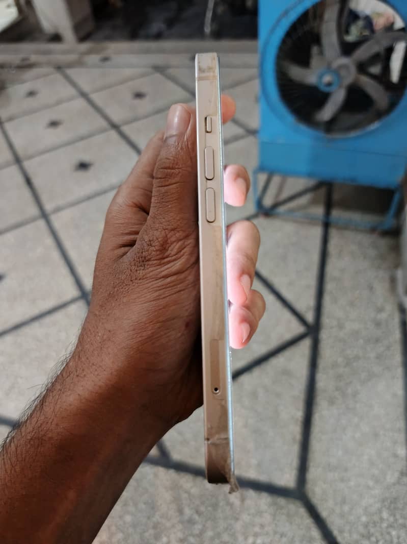 Apple iPhone 13 2