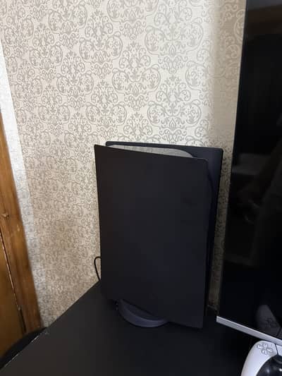 Ps5 fat with  2 controllers and white and black plates