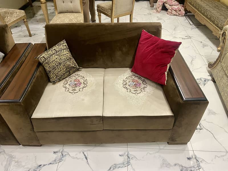 KING BEDS AND dining and sofass 4
