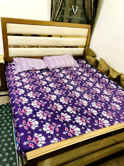 slightly used Master Bed Set, Dressing Table & Almari for Sale