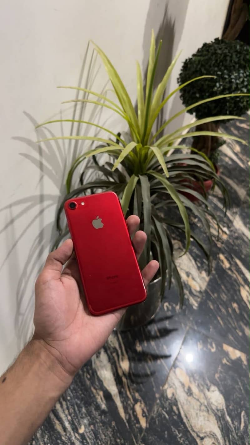 Apple iPhone 7 0