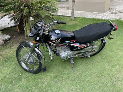 Honda cg 125 2019 almost in zerometer condition.