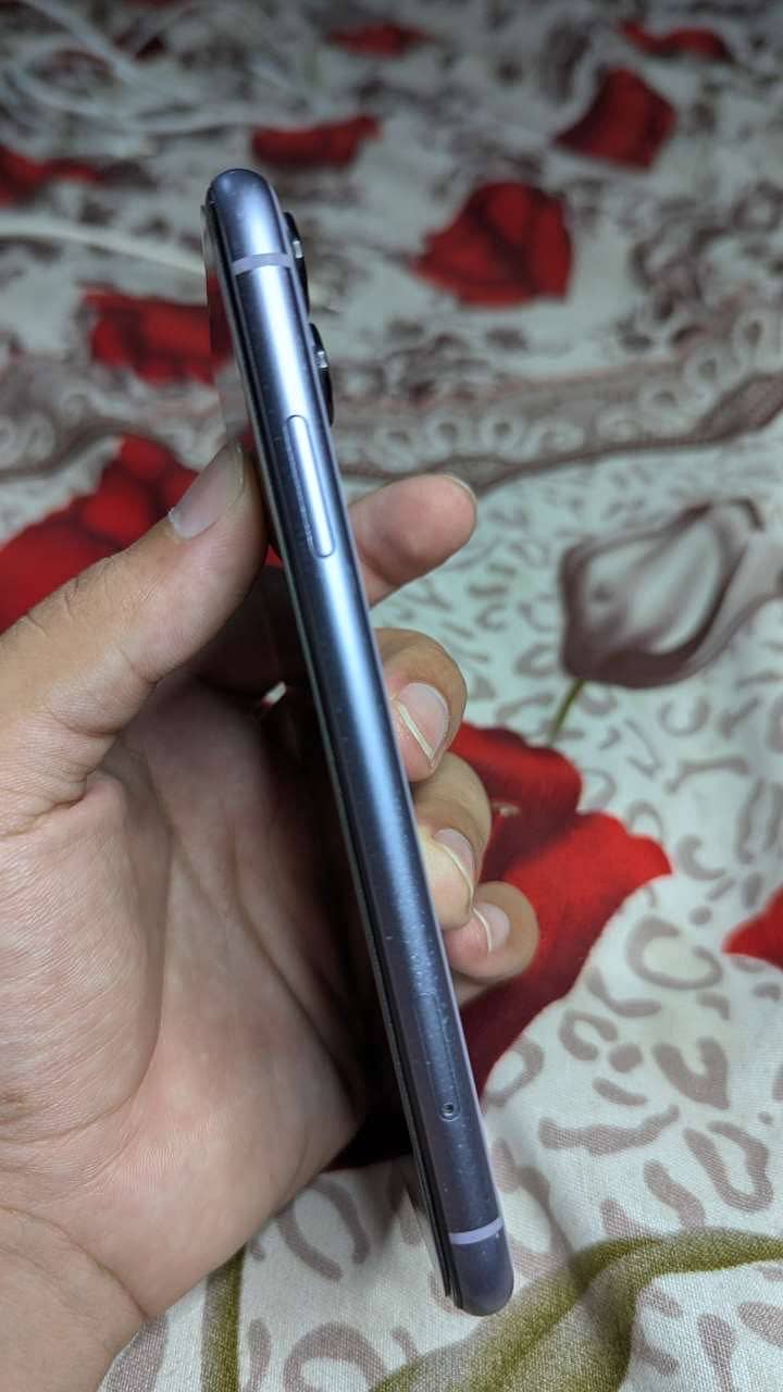 Apple iPhone 11 4